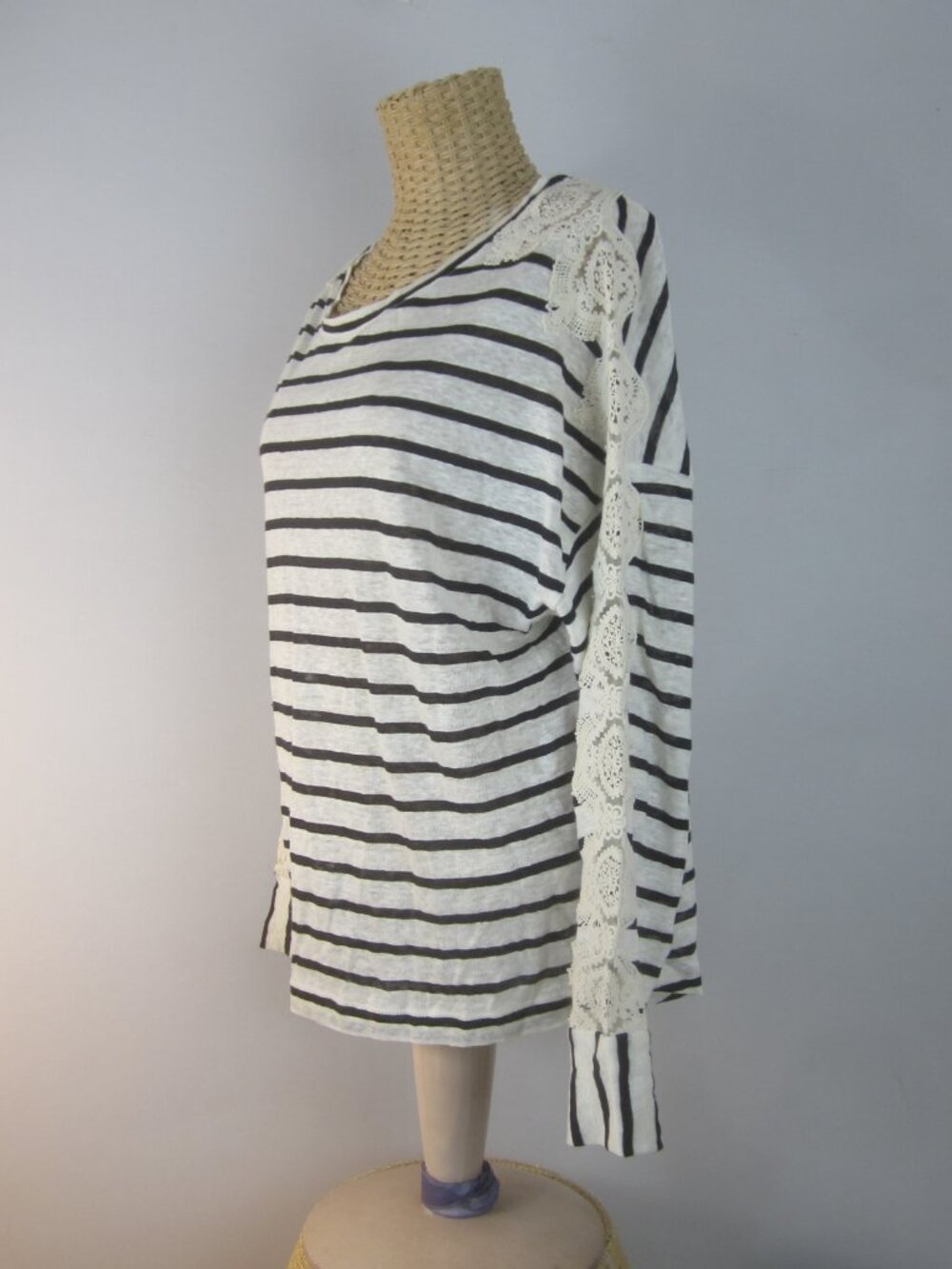 Laundry Shelli Segal Women M Black White Stripe Linen Lace LS Scoop Neck Shirt